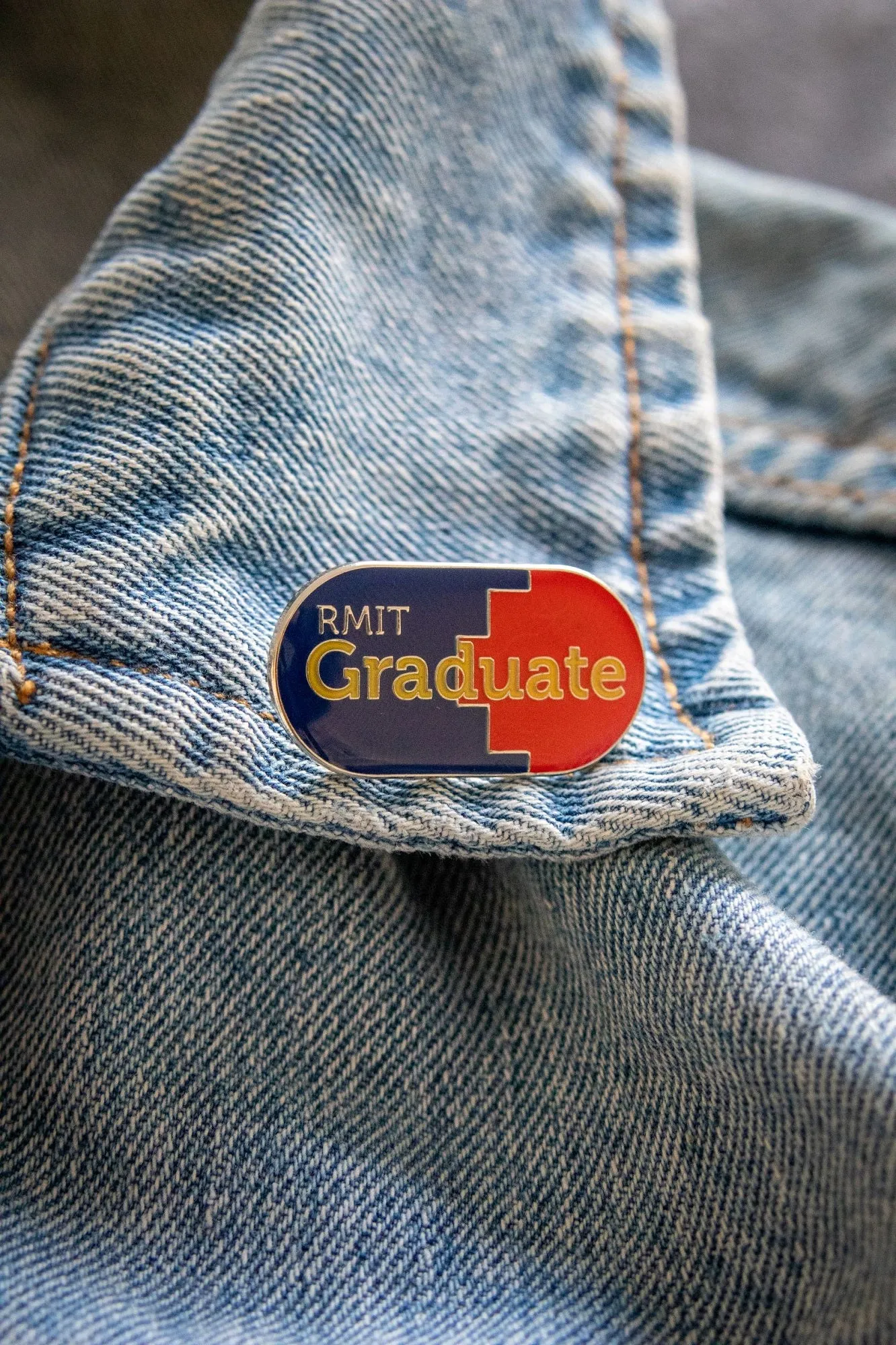 Graduate Lapel Pin - Oval