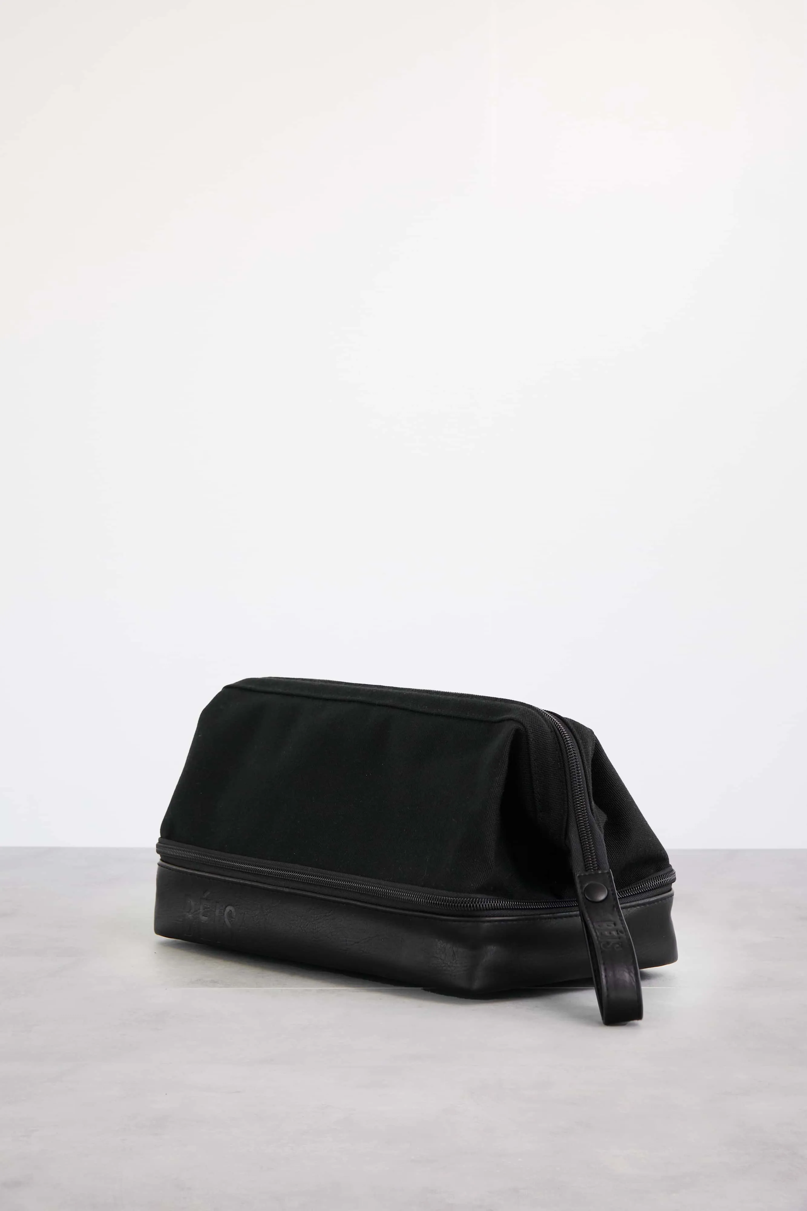 The Dopp Kit in Black